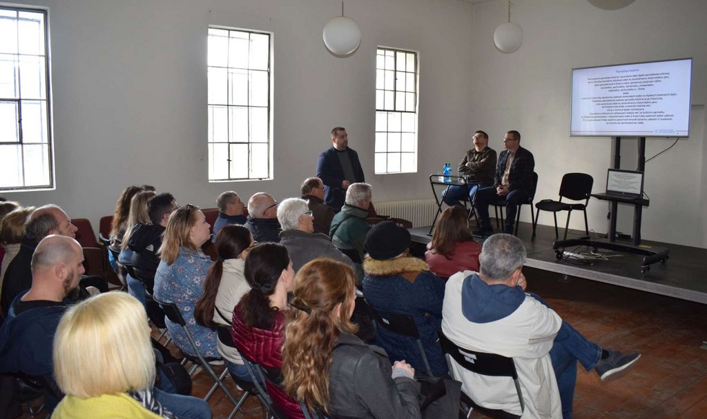 Anton Liška počas prednášky v Bardejove; foto: Archív KVH Beskydy