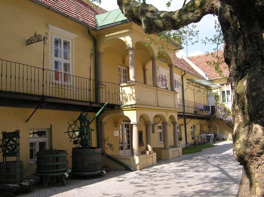 Kaštieľ v Modre - stav pred obnovou, foto: archív KPÚ BA