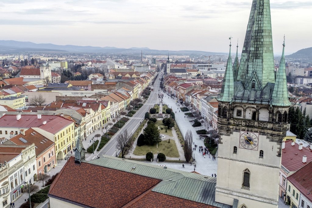 05 – Prešov – farský Kostol sv. Mikuláša uprostred námestia v jadre pamiatkovej rezervácie. Foto: Pamiatkový úrad SR, projekt Digitálny pamiatkový fond 