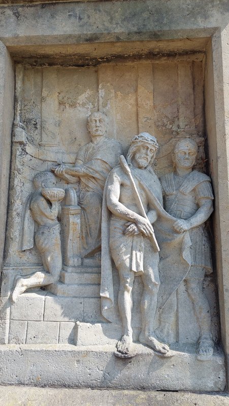Reliéf Pilát odsudzuje Krista, detail, zdroj: PÚ SR (foto: P. Škulavík), 2023