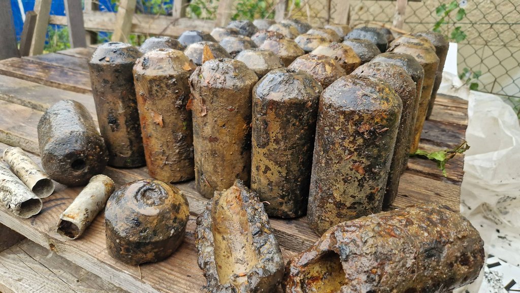 Časť nálezového súboru po vyzdvihnutí, zdroj: Bunkre, o. z., foto: P. Škorvánek