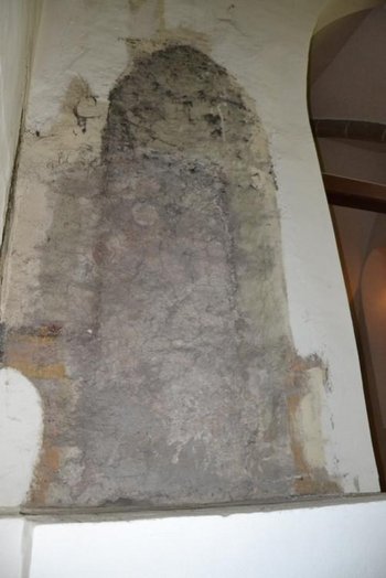 01 – celkový pohľad na objavené maľby severne od víťazného oblúka, foto: Mgr. E. Poláková, KPÚ Prešov