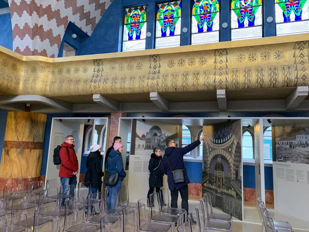 Výklad T. Michalíka o histórii neologickej synagógy v Trenčíne, foto: E. Makarová