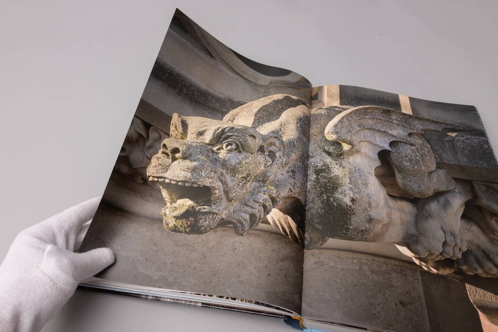 Výročnú cenu v kategórii Publikácia získal titul vydavateľstva IKAR Dóm sv. Alžbety autorského kolektívu Katarína Nádaská a Jan Wiliam Drnek, v grafickom spracovaní Jany Drnkovej ml.  Foto: J. Šipöcz