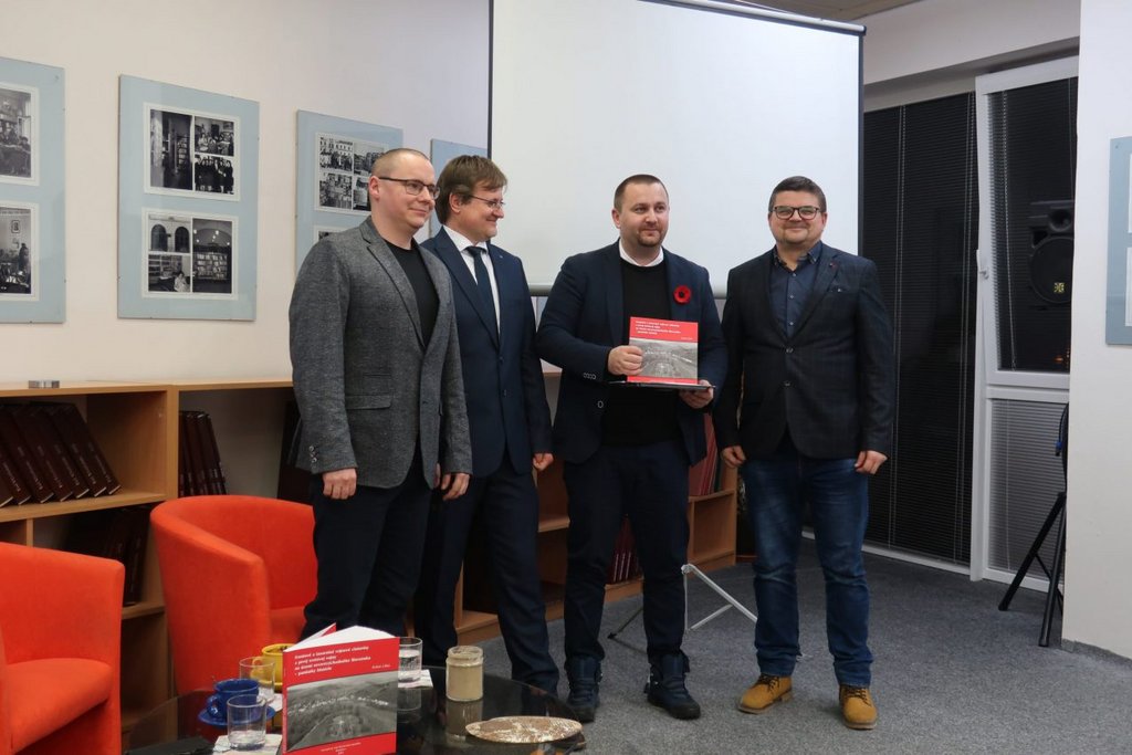 Spoločná fotografia priamych aktérov krstu (zľava: Martin Drobňák, Marián Uličný, Anton Liška, Radoslav Turik)