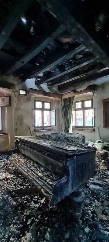 Zničené renesančné trámové stropy v Pischlovom dome, foto: KPÚ BB