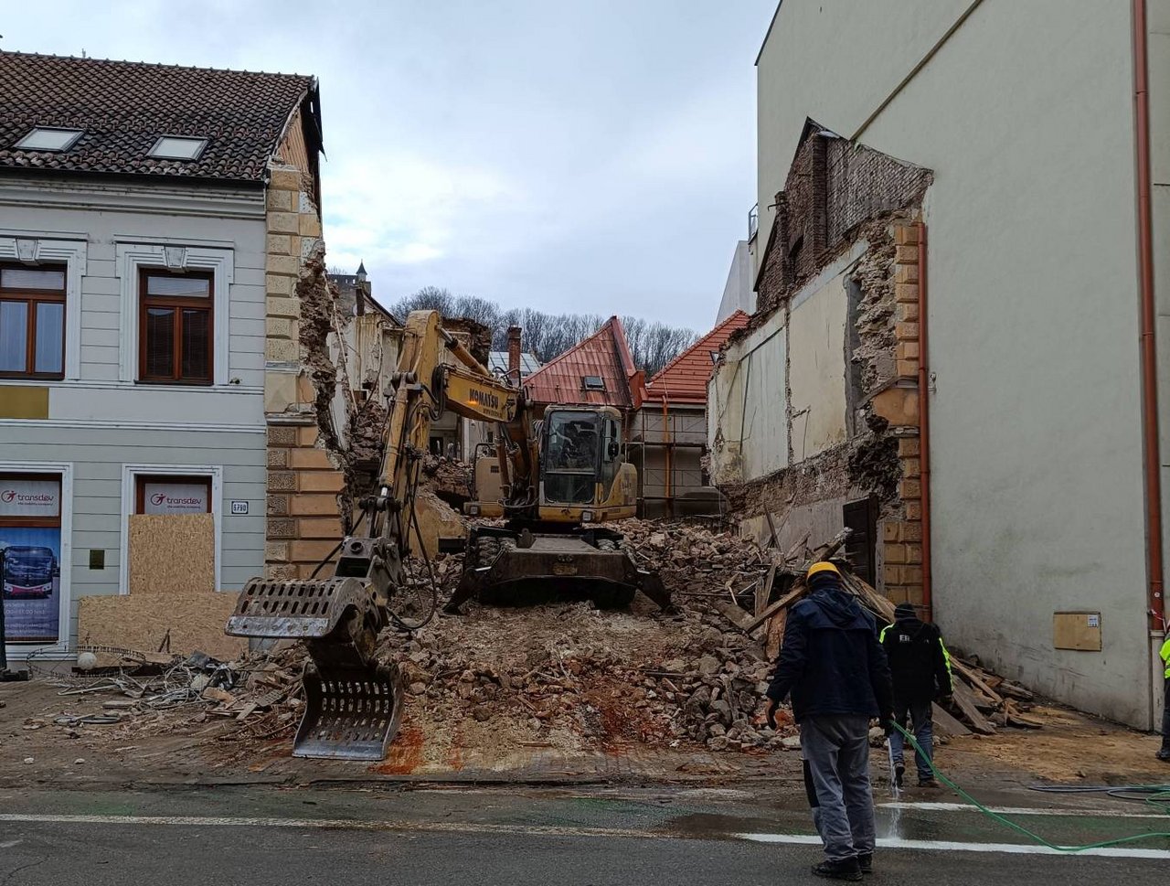 Asanácia NKP zo strany Palackého ulice, Foto: L. Pastierová (KPÚ Trenčín), 17.1.2026 Asanácia NKP zo strany Palackého ulice, Foto: L. Pastierová (KPÚ Trenčín), 17.1.2026