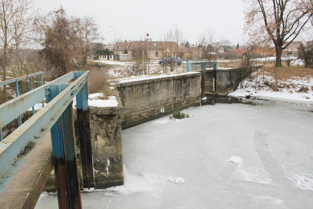 08. Dvojica stavidiel v juhovýchodnom úseku náhonu. Foto: M.Martinák, KPÚ Nitra 2019