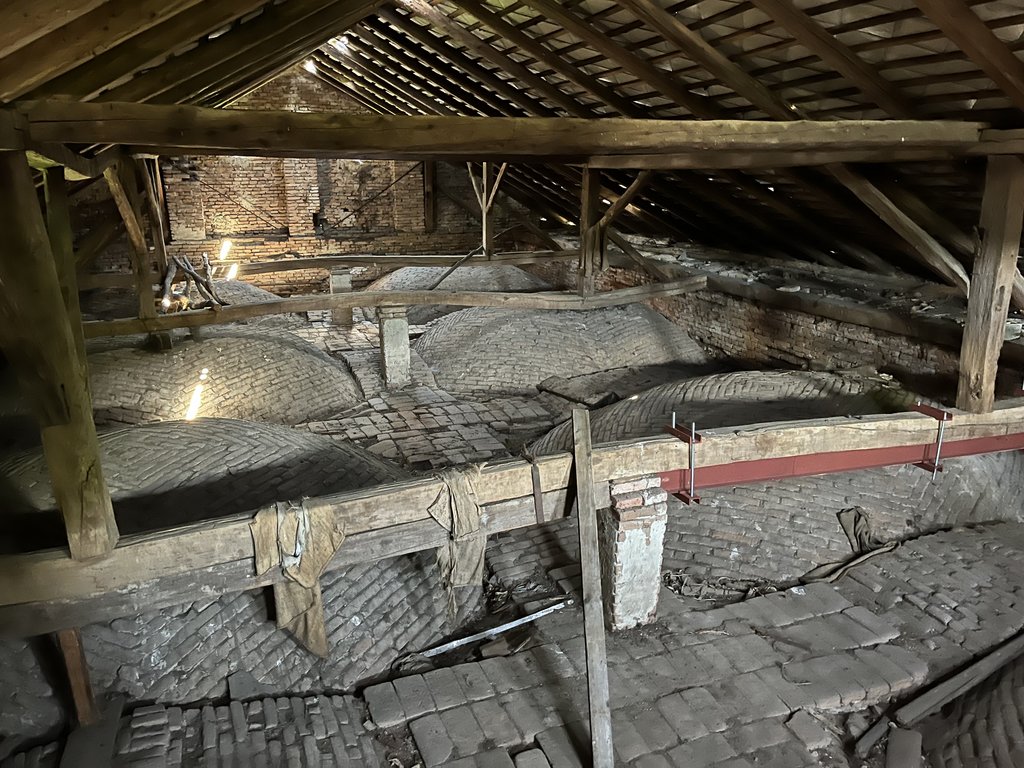 Krov sýpky s historickým klenbovým systémom pruských klenieb, 2024, foto: R. Sabol 