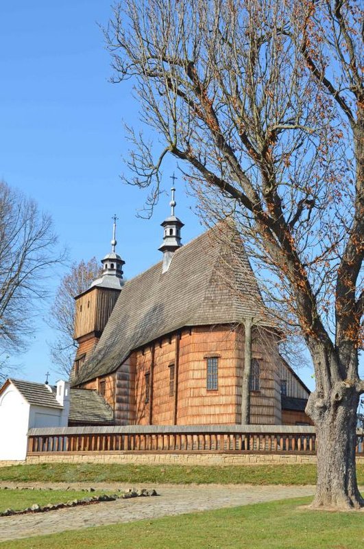Blizne, gmina Jasienica Rosielna, okres Brzozów: rímskokatolícky kostol Všetkých svätých, postavený pred rokom 1470, veža z 1. polovice 17. stor., obnovy 1811, 1964 – 1974, 1992 – 1996, 2000 – 2001, 2006; v roku 2003 zapísaný do zoznamu SKD UNESCO. Foto: T. Kowalski