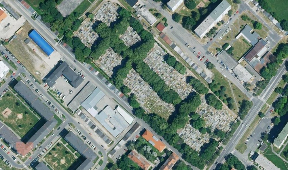 01 – Cintorín Topoľčany - letecký snímok cintorína, zdroj Google Earth