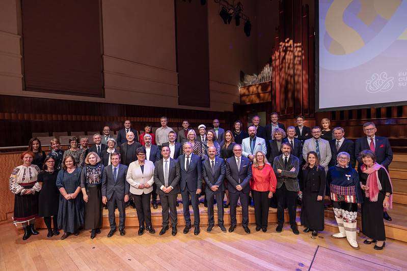 Zástupcovia ocenených projektov, ktoré si z Bruselu odniesli cenu European Heritage Award v piatich kategóriách Zdroj: https://www.flickr.com/photos/europanostra/albums/