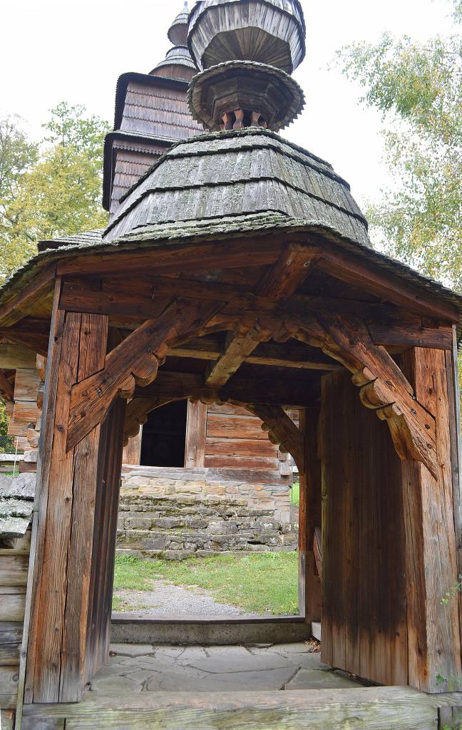 Brána z Nižného Orlíka sprístupňujúca drevenú cerkev z obce Zboj, foto: T. Kowalski