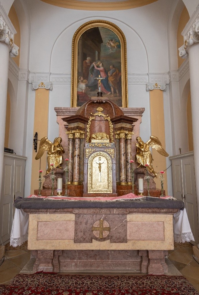 Oltár Navštívenia Panny Márie v rímskokatolíckom Kostole Navštívenia Panny Márie, Drahovce-Dolné Voderady, PÚ SR (foto: J. Šipöcz) Oltár Navštívenia Panny Márie v rímskokatolíckom Kostole Navštívenia Panny Márie, Drahovce-Dolné Voderady, PÚ SR (foto: J. Šipöcz)