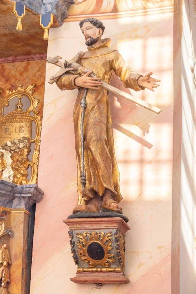 Sv. František z Assisi, voľná socha v rímskokatolíckom Kostole sv. Michala Archanjela, Kočín-Lančár, PÚ SR (foto: J. Šipöcz) Sv. František z Assisi, voľná socha v rímskokatolíckom Kostole sv. Michala Archanjela, Kočín-Lančár, PÚ SR (foto: J. Šipöcz)