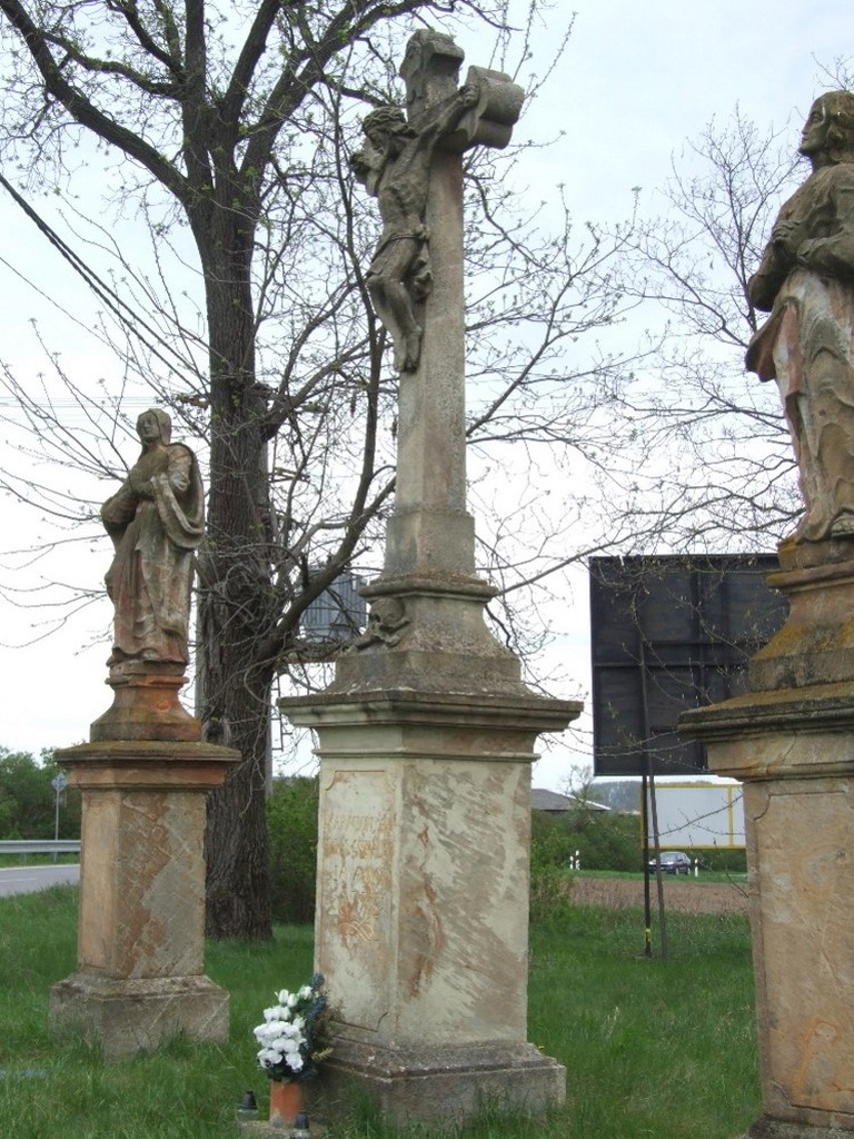 Kríž s korpusom Krista na podstavci, zdroj PÚ SR (foto: Z. Bokorová, 2025)