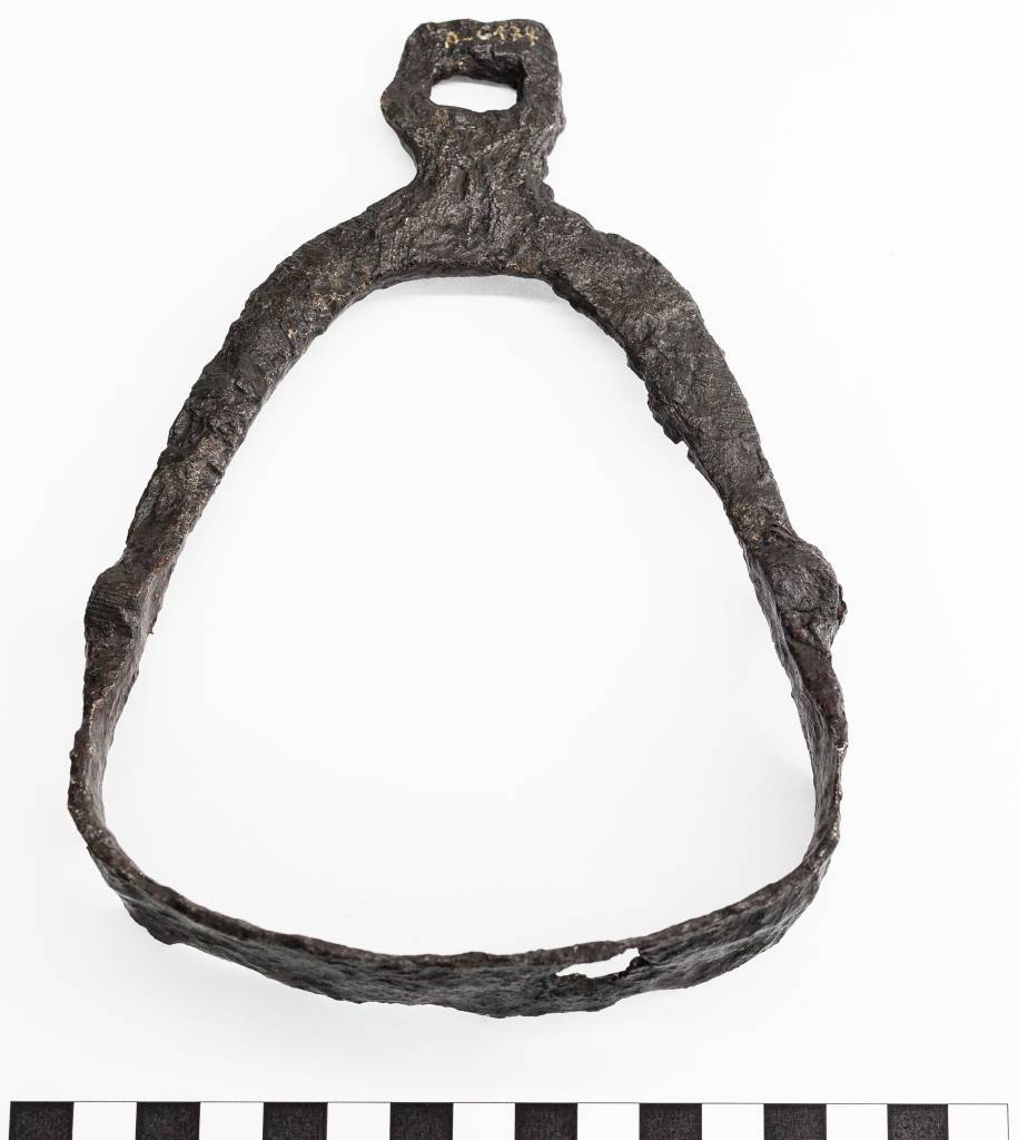 Staromaďarský strmeň z neznámej lokality, zdroj: Podunajské múzeum v Komárne Staromaďarský strmeň z neznámej lokality, zdroj: Podunajské múzeum v Komárne