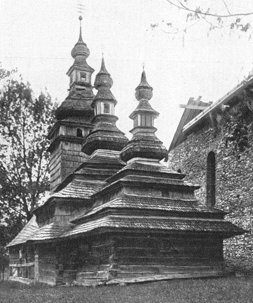 Medveďovce, drevená cerkev a nový kostol vo výstavbe, zdroj: VAVROUŠEK, B. Kostel na dědině a v městečku. Praha: Kvasnička a Hampl, 1929, obr. 224 Medveďovce, drevená cerkev a nový kostol vo výstavbe, zdroj: VAVROUŠEK, B. Kostel na dědině a v městečku. Praha: Kvasnička a Hampl, 1929, obr. 224