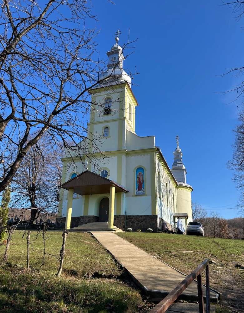 Medveďovce, kostol postavený v 20. rokoch 20. storočia, 2025, foto: Radu Remus Macovei Medveďovce, kostol postavený v 20. rokoch 20. storočia, 2025, foto: Radu Remus Macovei