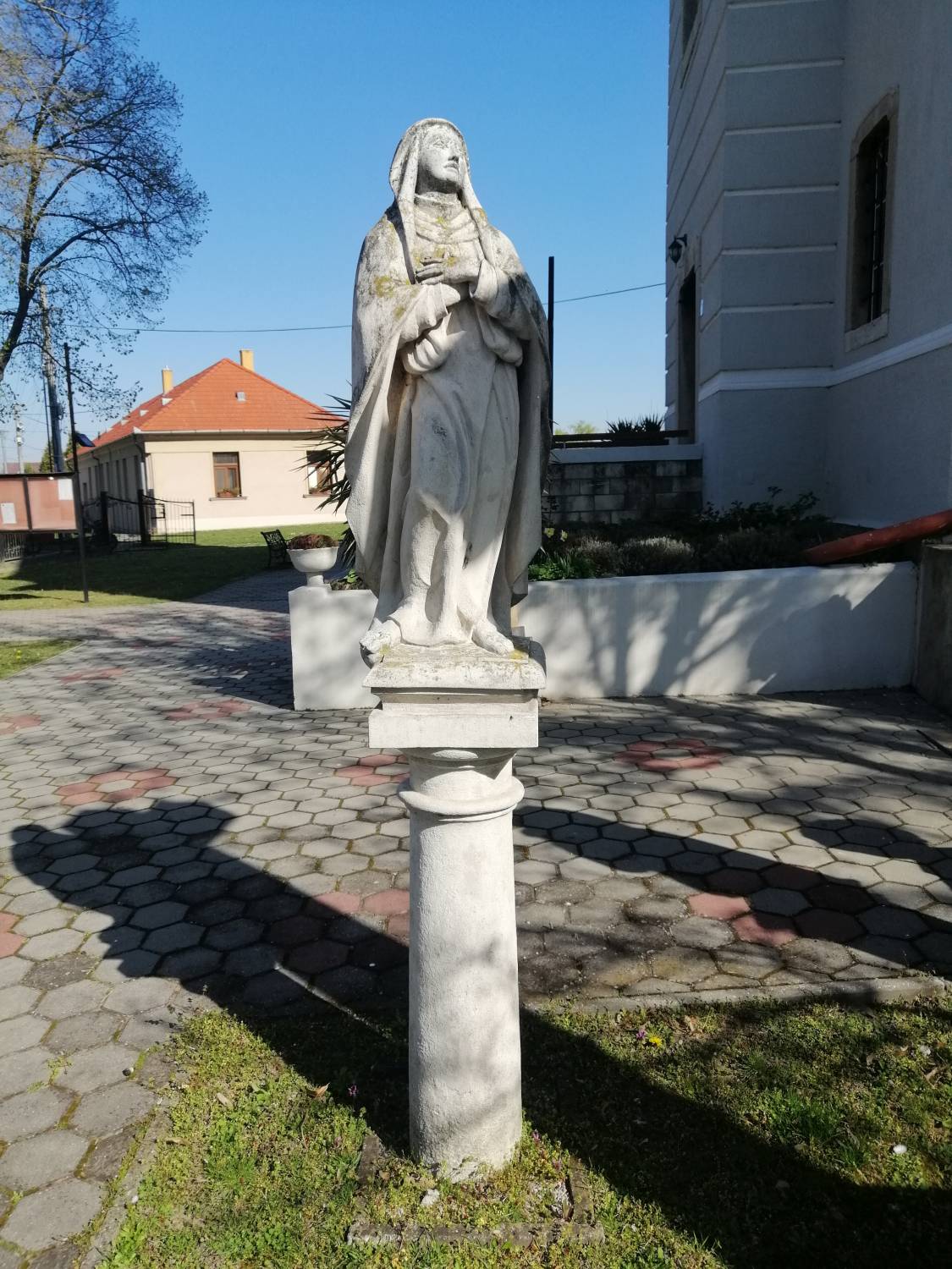 Mária Kleofášova na podstavci, súčasný stav, zdroj: Pamiatkový úrad SR (foto: Z. Bokorová)