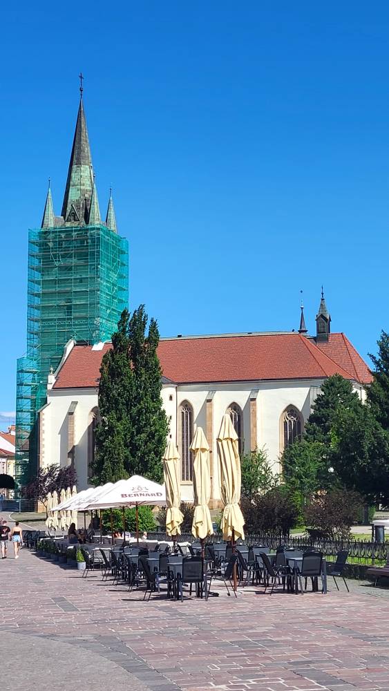 4.	Prešov, farský Kostol sv. Mikuláša (Konkatedrála) – južný pohľad, zdroj: KPÚ Prešov, foto: Ľ. Suchý, 21. 7. 2026) 