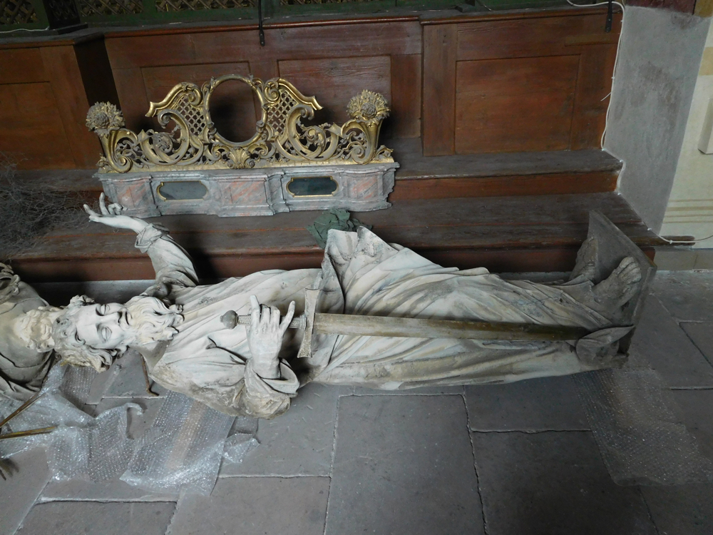 Deponovaná drevená socha sv. Pavla z priečelia