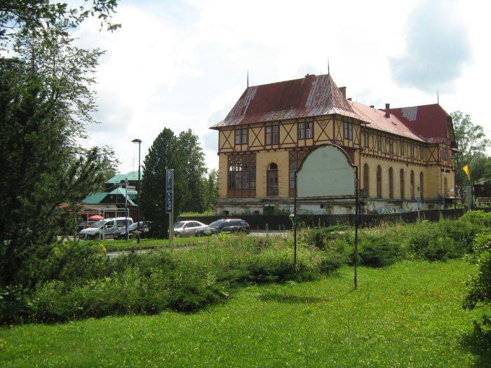 Severovychodny pohlad na hotel-pred obnovou