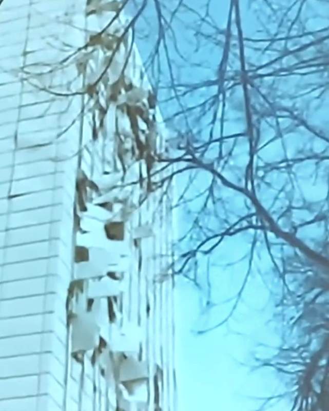 Raketou poškodený štátny archív v Charkove. Zdroj: Anatolij Chromov, Facebook