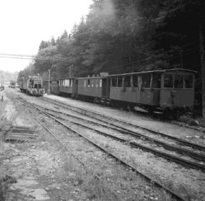 004 – Košická pionierska železnica s otvorenými vozňami, hist. foto: Det. žel. Košice