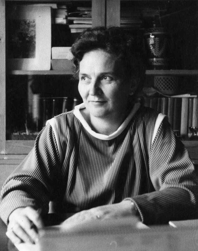 Mária Lamiová-Schmiedlová v pracovni, zdroj AÚ SAV Košice (A. Marková)