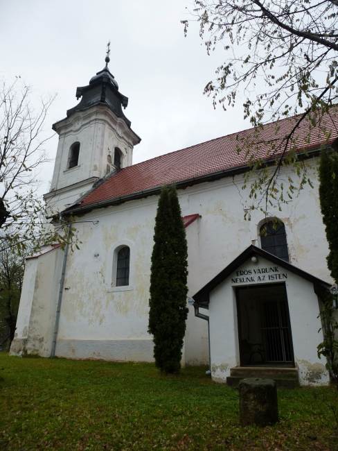 Prianier pred kostolom v obci Skerešovo