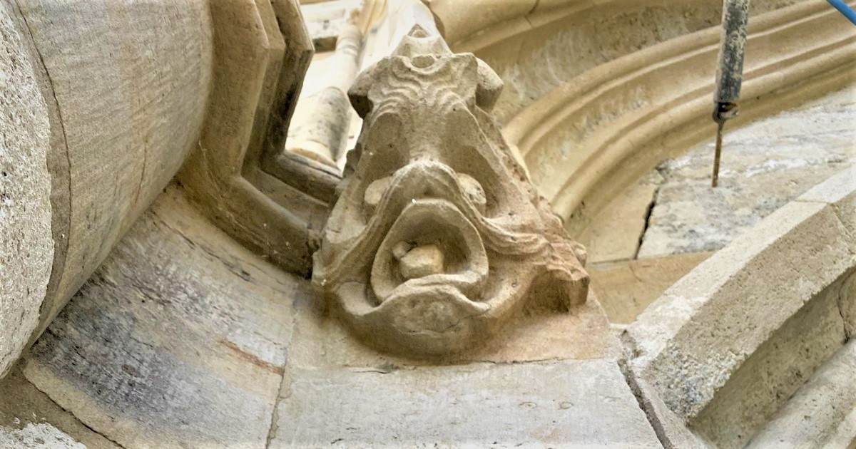 Reštaurovanie kameno-sochárskych prvkov na fasáde Žigmundovej brány v Bratislave, foto: KPÚ Bratislava