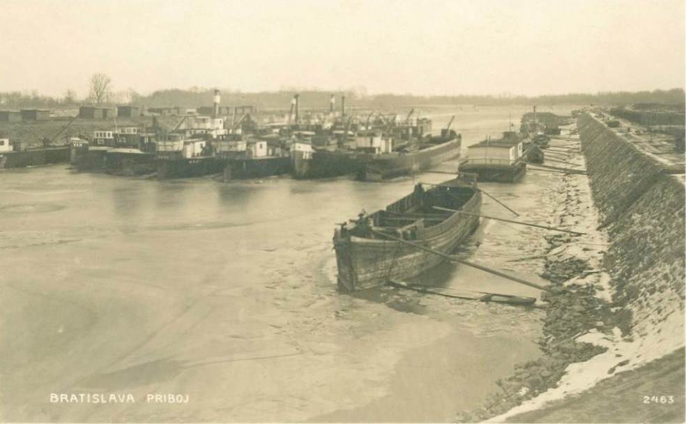 Lode v Zimnom prístave 1922 - Zdroj: bratislavské rožky zbierka J. Horváth 