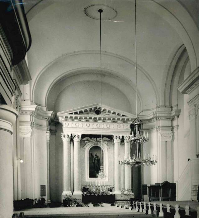 05 – Tisovec (okr. Rimavská Sobota), oltár evanjelického kostola, sochárska časť Štefan Ferenczy, oltárny obraz Jozef Caucik, okolo 1825 – 1830. Foto: Archív PÚ SR (9.772/A)
