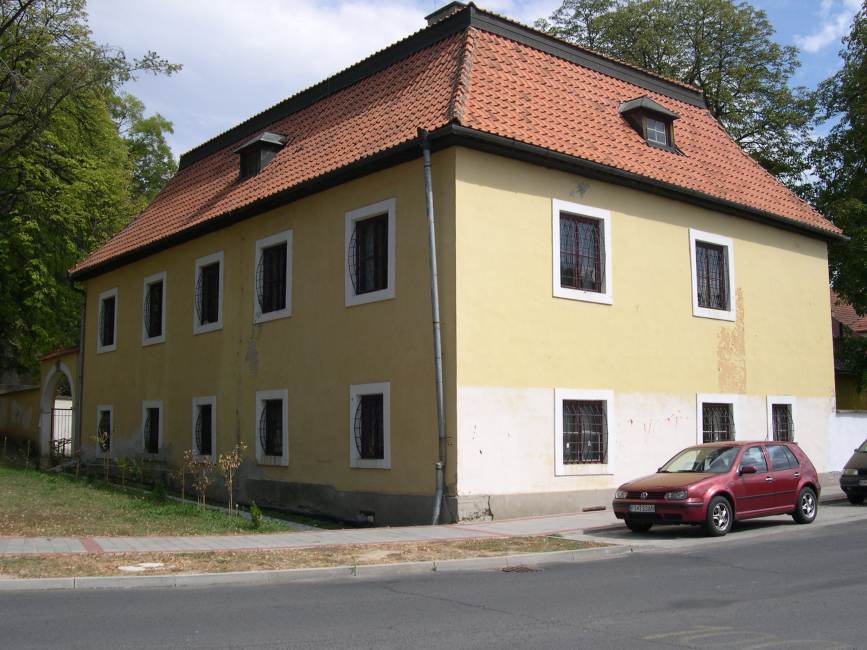 Budova bývalého kráľovského soľného úradu v Haliči pred obnovou 2011