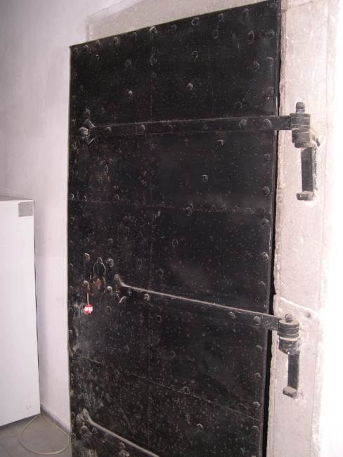 Zachované dvere soľného úradu v Haliči