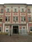 Alžbetina 2, Košice - rizalit hlavnej uličnej fasády pred reštaurovaním
