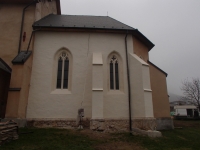 Turňa nad Bodvou - obnovený exteriér južnej strany presbytéria kostola