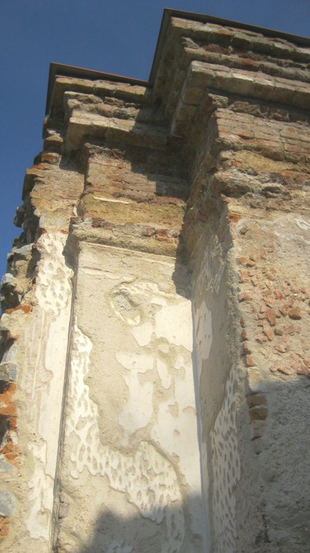 Fragmenty omietok a hlavice pilierov víťazného oblúka