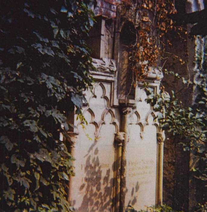 16 – Košice, ev. cintorín: zaniknuté náhrobky (detail); súkr. fotoarchív J. Tancsáka, Košice