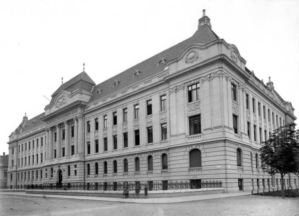 03 – Železničné riaditeľstvo, Železničná ul., dokončená I.etapa (hist.foto), zdroj: archív KPÚ Košice