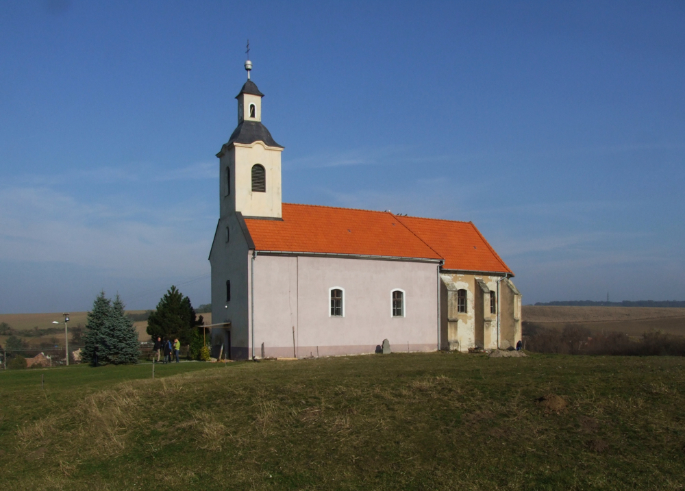 Kostol sv. Martina v Hontianskej Vrbici z juhozápadu