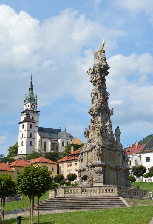 07 – Kremnica – Kostol sv. Kataríny, súčasť areálu mestského hradu povyše námestia s dominantou Morového stĺpu. Foto: Tomáš Kowalski