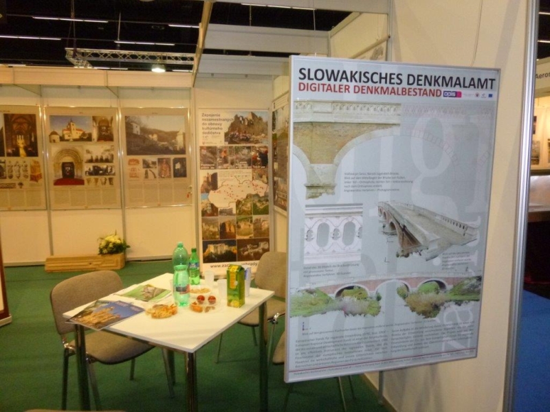 P1110178-v.jpg