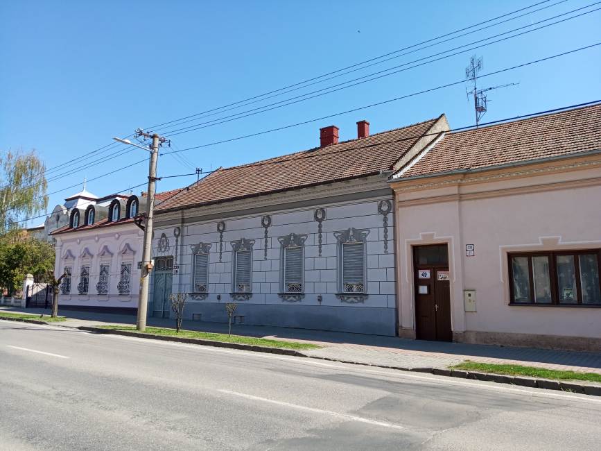 09 – radová zástavba meštianskych domov zo zač. 20. stor. (na východnej strane ulice) , zdroj: archív KPÚ Nitra