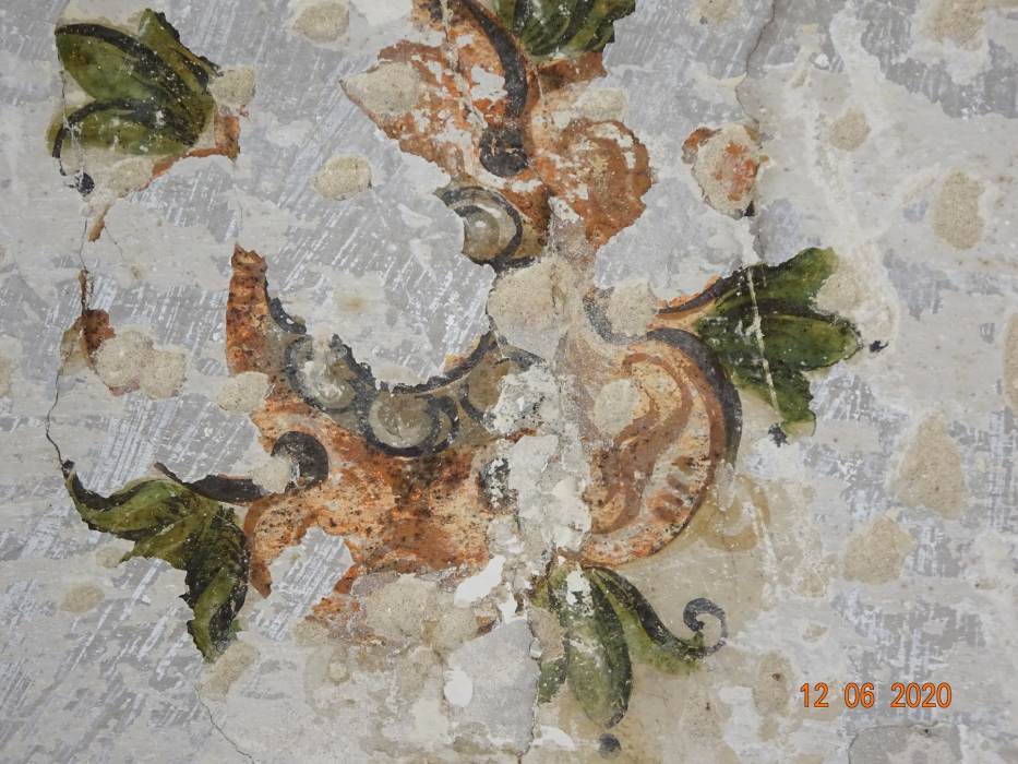 04 – Detail nástennej maľby so vzorom ruží, foto: R. Žemberová, KPÚ Trnava