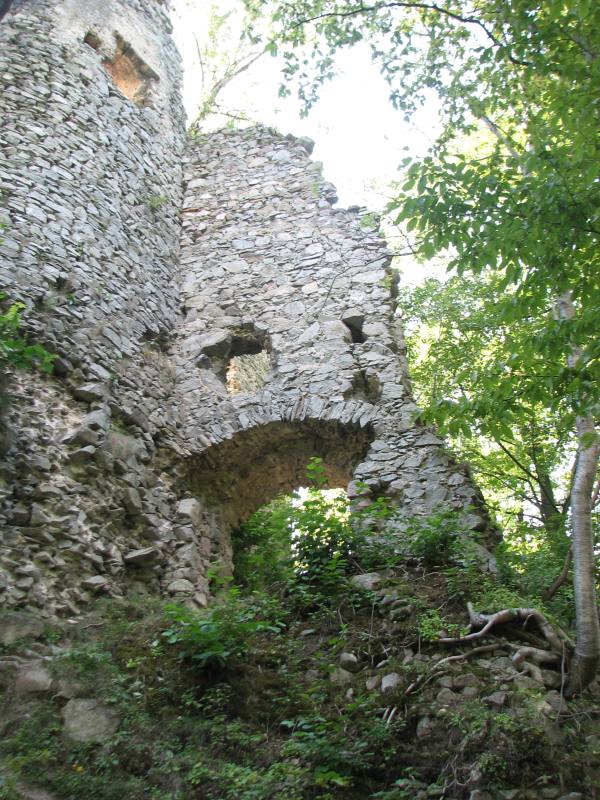 Koridor kulisová brána uzatvárajúca zo severovýchodu priestor spojovacieho traktu, pohľad zo SV, foto  F.Jaššo 08/2016