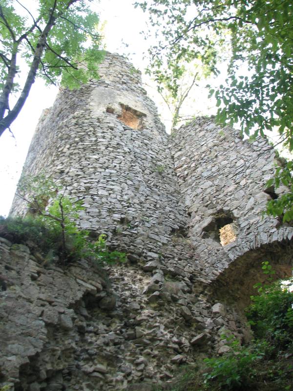 Veža delová, severovýchodné nárožie veže, pohľad zo SV, foto F.Jaššo 08/2016