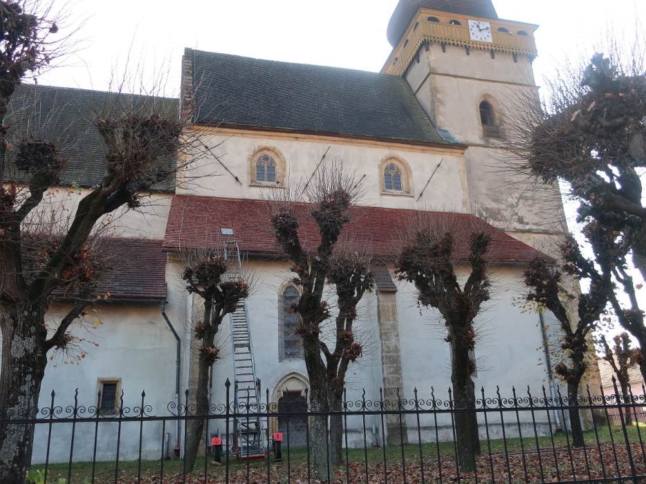 5 – Štítnik, ev.av.kostol – oprava krovu, krytiny (pohľad na strechu nad severnou loďou po obnove), foto: M.Timár, KPÚ Košice