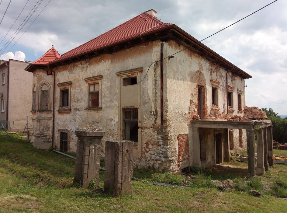 14 – Kaštieľ Vysočany, strecha po obnove, 2019, foto: KPÚ Trenčín